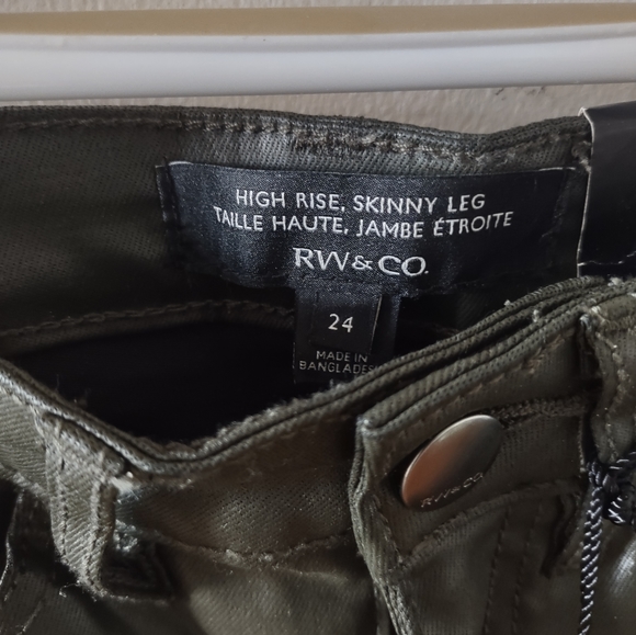 NWT RW&Co Coated Leather Look High Waisted Skinny Jeans, Green, size 24 - Picture 2 of 4
